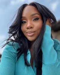 Shenita Carr's Instagram, Twitter & Facebook