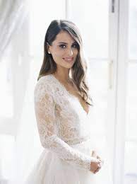 Relaxed Wedding Hairstyle Brunette Long Locks Worn Down Loose Curls Wedding Hair Down Strapless Dress Hairstyles Wedding Hairstyles Bridesmaid