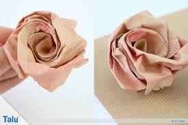 So müsst ihr nicht für jedes einzelne taschentuch einen halter basteln. Papierrosen Basteln Anleitung Fur Papier Servietten Und Co Talu De