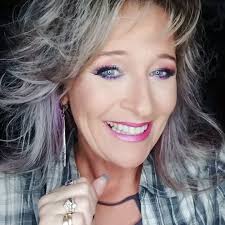 Mary Warner (@mascaramary) • Instagram photos and videos