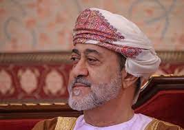 والسلطان الجديد هيثم بن طارق (65 عاما)، محب للرياضة، وتولى منصب نائب وزير الخارجية للشؤون السياسية، قبل أن يصبح وزيرا للتراث والثقافة منذ التسعينيات. Qz39wypaopinlm