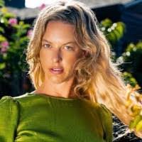 Danielle Kingsbury's Instagram, Twitter & Facebook