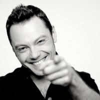 Così cantava tiziano ferro, tre anni di quella fede noi tutti sappiamo il significato, perché tiziano ha chiesto, voluto e preteso che la sua musica fosse così: Tiziano Ferro I Significati Delle Canzoni Significato Canzone