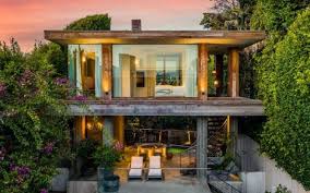 Preferably with a pacific view. Pamela Anderson Eyes 14 9 Million For Malibu Beach House