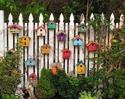 34 Easy And Cheap Diy Art Projects To Beautify Your Backyard Lanscape Fence Decor Garden Art Bird Houses