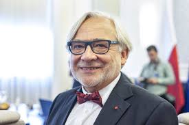 Wojciech maksymowicz dołączył w czwartek do klubu parlamentarnego polski 2050 szymona lider polski 2050 stwierdził, że maksymowicz może stanowić wzór dla tych, którzy się wahają, są wierni. Prof Maksymowicz Tak Samo Atakowano Kiedys Prof Relige