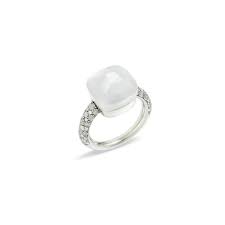 La pierre de lune offre une luminescence magique, du fait de sa matière cristalline. Achat Bague Pomellato Nudo En Or Blanc Pierre De Lune Et Diamants Maison Quintana