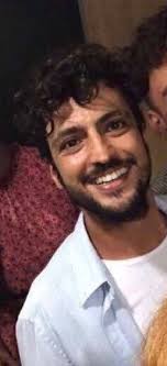 Así de grande está el pequeño actor Adin Külçe que llevó a cabo en forma  magistral el rol de Alí cuando pequeño..