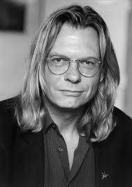 Thomas Lux, Poet Who Wrote of Life's Absurdities, Dies at 70