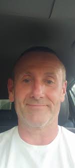 A hot, muggy 10k tonight , struggled the last couple of miles Oh and I've  smiled for my sweaty selfie this time 🤣🤣