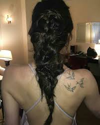 Follow this page to stay up to date about the latest gossip and rumors (plastic surgery, scandals, new photos or videos and so on) of dakota johnson! Dakota Johnson Fifty Shades Darker Premiere La Dakota Johnson Tattoos Dakota Johnson Hair Dakota Johnson