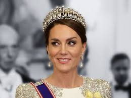 Kate Queen's Instagram, Twitter & Facebook