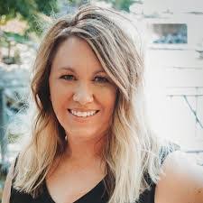 Heather Newhart's Instagram, Twitter & Facebook