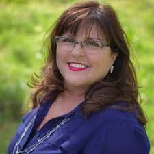 Robin Stucker's Instagram, Twitter & Facebook