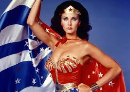 I film della dc extended universe interpretati da gal gadot e la serie interpretata da lynda carter. Der Wonder Woman Trailer Mit Dem Theme Aus Der 70er Tv Serie