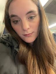 Hi there! Hoping to find a genuine connection in here with the right person  🥰 I'm 29, from New York, USA 🇺🇸 I currently work in the veterinary field  (currently at a