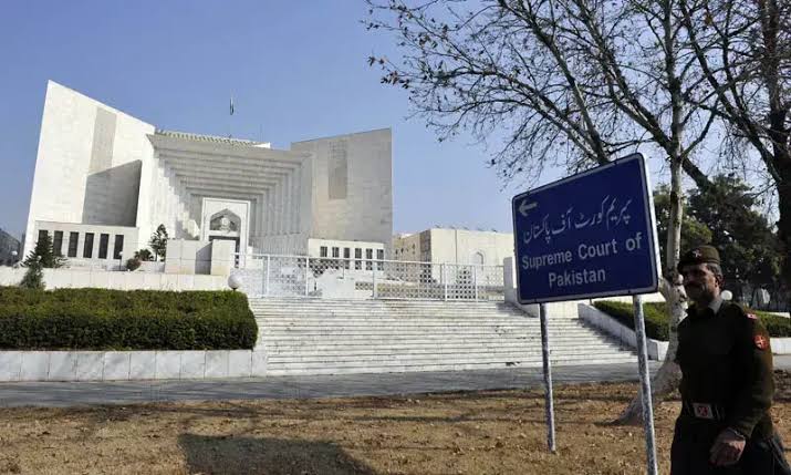 SC objects to PTI's plea seeking Imran's transfer to hospital of his choice  - Pakistan - DAWN.COM