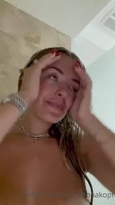 Video filtrado de Corinna Kopf en la ducha sin ropa en Onlyfans - Porno  Rancho