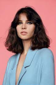 Another iconic hairstyle that you can look into is the feathered hairstyle. Ù…Ø«Ù‚Ø¨ Ù…Ø§Ù†ØºØ§ ØªÙ‚ÙŠÙŠÙ… 70s Hair Short Zetaphi Org
