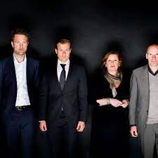 Mit seinen schüssen auf der norwegischen insel und seinem vorangegangenen bombenanschlag in oslo tötete er mindestens 76 menschen. Breiviks Anwalte Pladieren Auf Freispruch Politik