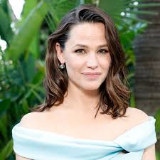Jennifer Garner Breaks Down in Tears Over Daughter Violet's Graduation