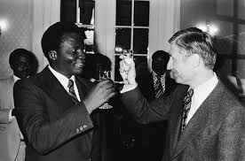 Andreas antonius maria dries van agt is a retired dutch politician, diplomat and jurist who served as prime minister of the netherlands from 19 december 1977 until 4 november 1982. File Habyarimanna Vanagt Jpg Wikipedia