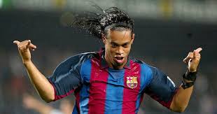 De 10 jaar oudere broer van ronaldinho, roberto, was een talentvolle voetballer. Farewell Legend Ronaldinho Gifs Flood Twitter After Brazilian Announces Retirement