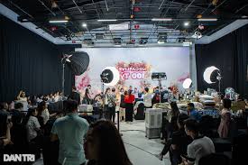 Hậu trường livestream 100 tỷ đồng: Cặp đôi Tiktoker nhận về bao nhiêu tiền?  | Báo Dân trí