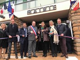 Votre commune devait entrer dans le monde de l'informatique et d'internet. Mervans Inauguration De La Mairie Et De La Salle Des Fetes Jerome Durain
