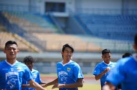 Disini kamu bisa dapetin semua berita lengkap tentang. Pemain Persib Bandung Wajib Lapor Berat Badan Republika Online