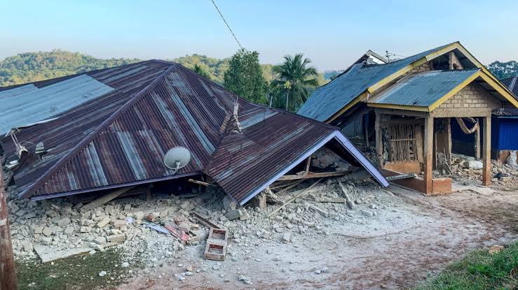Powerful 7.7-magnitude earthquake causes intense shaking near Indonesia