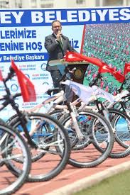 Bir taraftan da iyi okuyanları şahinbey belediye başkanımız bisiklet hediye ederek ödüllendiriyor. Dr Mehmet Kasapoglu Ø¹Ù„Ù‰ ØªÙˆÙŠØªØ± Sahinbey Belediyesi Nin Organizasyonunda 10 Bin Bisikleti Genclerimizle Bulusturduk Amator Sporcularin Katilacagi Organizasyonlarin Sayisini Artiracak Cocuklarimizi Ozendirecek Aktiviteler Yapacak Turkiye Yi Bisiklet