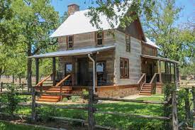 Conveniently located at the old klaerner park 3.5 miles from town, guests enjoy a peaceful stay in scenic surroundings just minutes away from all that fredericksburg has to offer. Vrbo Com 742910 Gorgeous 1860 S Log Cabin With Private Hot Tub Just Minutes From Main Street Cabin Vacation Rental Cabin Rentals