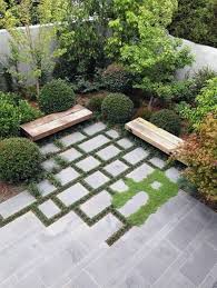 Jika anda ingin menikmati keindahan bunga, menanam bunga di taman depan rumah bisa menjadi inspirasi. 20 Desain Taman Depan Rumah Cantik Idaman 2021