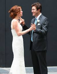 Her husband is a writer and has written for saturday night live and late night with conan o'brien. Red Carpet Wedding Red Carpet Wedding Ellie Kemper And Michael Koman