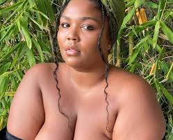 5 ft 10 in / 177 cm, weight: Lizzo 12 Facts About The Juice Singer And Rapper You Probably Never Knew