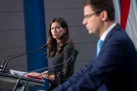 Gulyás gergely betartotta az ígéretét: Gulyas Gergely Es Szentkiralyi Alexandra Kormanyinfo 1 Hpgy Pestisracok