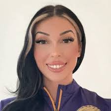 Cassandra Bean's Instagram, Twitter & Facebook