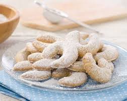 Aus Unserer Insta Story Vanillekipferl Low Carb Zuckerfrei 1 Vanilleschote 100g Gemahlene Mandeln 200g Butter 75g Zucker Sweet Recipes Food European Food