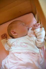 Mit klarem kopf kannst du die situation besser überschauen und richtig handeln. Erste Nacht Im Krankenhaus Nach Sturz Und Schlafproblem Model Und Mama