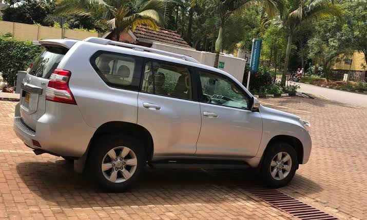Toyota Land Cruiser TXL for safari, AI generated