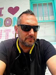 Hello everyone. Nice to meet you. I'm Itamar, aka, ET. Originally from tel  aviv Israel. Just moved here a few months ago. I'm looking to meet some  burners around here, maybe join