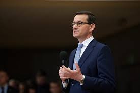Premier urwał się z pracy na trzy dni i wyjechał do nadbałtyckich dębek. Mateusz Morawiecki Premier Polski Wprost