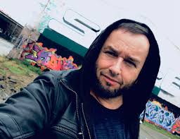 If you are in town today come by and say hello to me at my bro's shop:  Skylight Guitars 1221 20th Street… If you are feeling talkative let's get  you