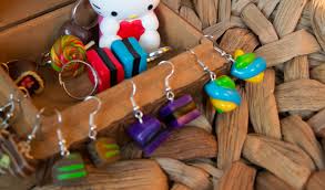 C'était rigolo à faire, je crois que quand je n'aurai pas trop de nouvelles idées, je ferai des trucs à pois. Boucle D Oreille Fimo Creation De Boucles D Oreilles En Pate Fimo