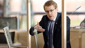 Wenn sie durch unsere seiten surfen, erklären sie sich hiermit einverstanden. Corona Sh Erlaubt Hotelubernachtungen An Weihnachten Ndr De Nachrichten Schleswig Holstein