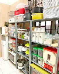 Kami kongsikan cara puan anis rohani mendekorasi dapurnya yang agak sempit agar kelihatan lebih kemas & praktikal. 40 Gambar Cara Susun Atur Rempah Ratus Bahan Kering Di Dapur Guna Rak Botol Murah Jer Ilham Dekorasi