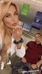 Check spelling or type a new query. Kwnstantina Spyropoyloy Neo Ta3idi Me Ton Syntrofo Ths En Mesw Lockdown Antidraseis Sta Social Media