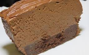 C Est La Mode Des Melanges De Deux Types De Gateau Alors La On Continue Avec Un Gateau Au Chocolat Su Mousse Au Chocolat Gateau Mousse Gateau Mousse Chocolat