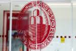 Secondo fonti bancari un dipendente su 4 di mps verrà pensionato o prepensionate con il ricordo al fondo esuberi del settore. Banca Monte Dei Paschi Di Siena Spa News Bmps Investing Com